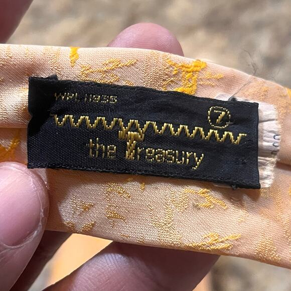 Vtg The Treasury Gold Yellow‎ Men flying Bird Neck Tie Hunting - Picture 3 of 4